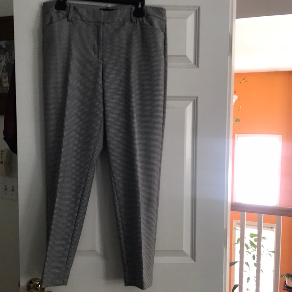 Winter blend size 10 ankle length Talbots pants white and black pattern